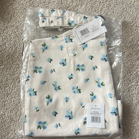 0307 - WEWOREWHAT Cut-Out Mini Skirt Watercolor Ditsy Small - Picture 5 of 7